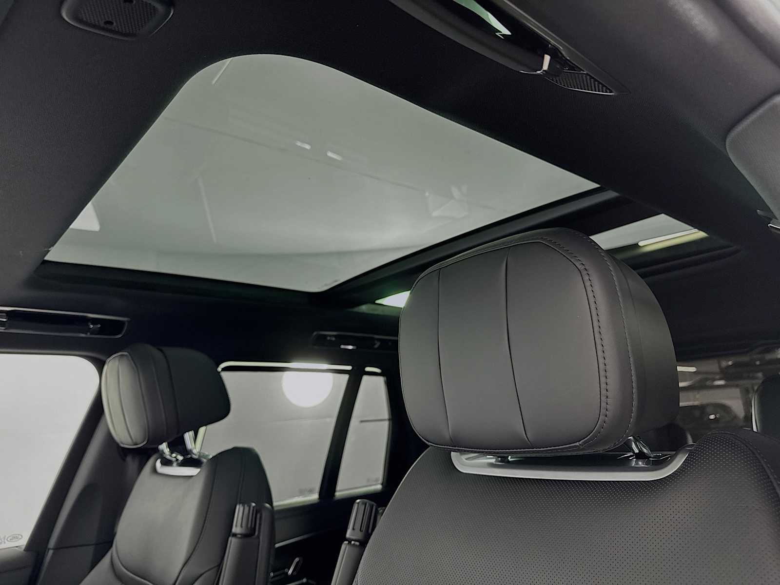 2025 Land Rover Range Rover SE - Photo 12