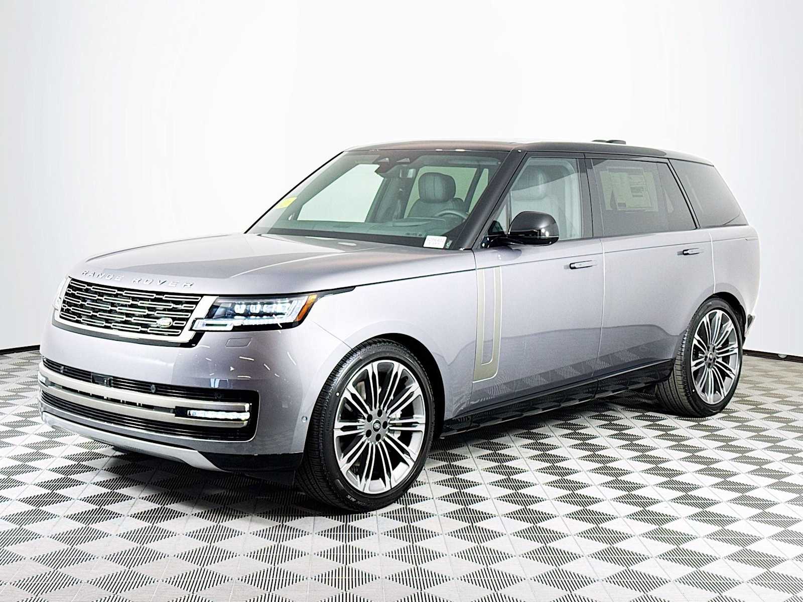 2025 Land Rover Range Rover SE's photo