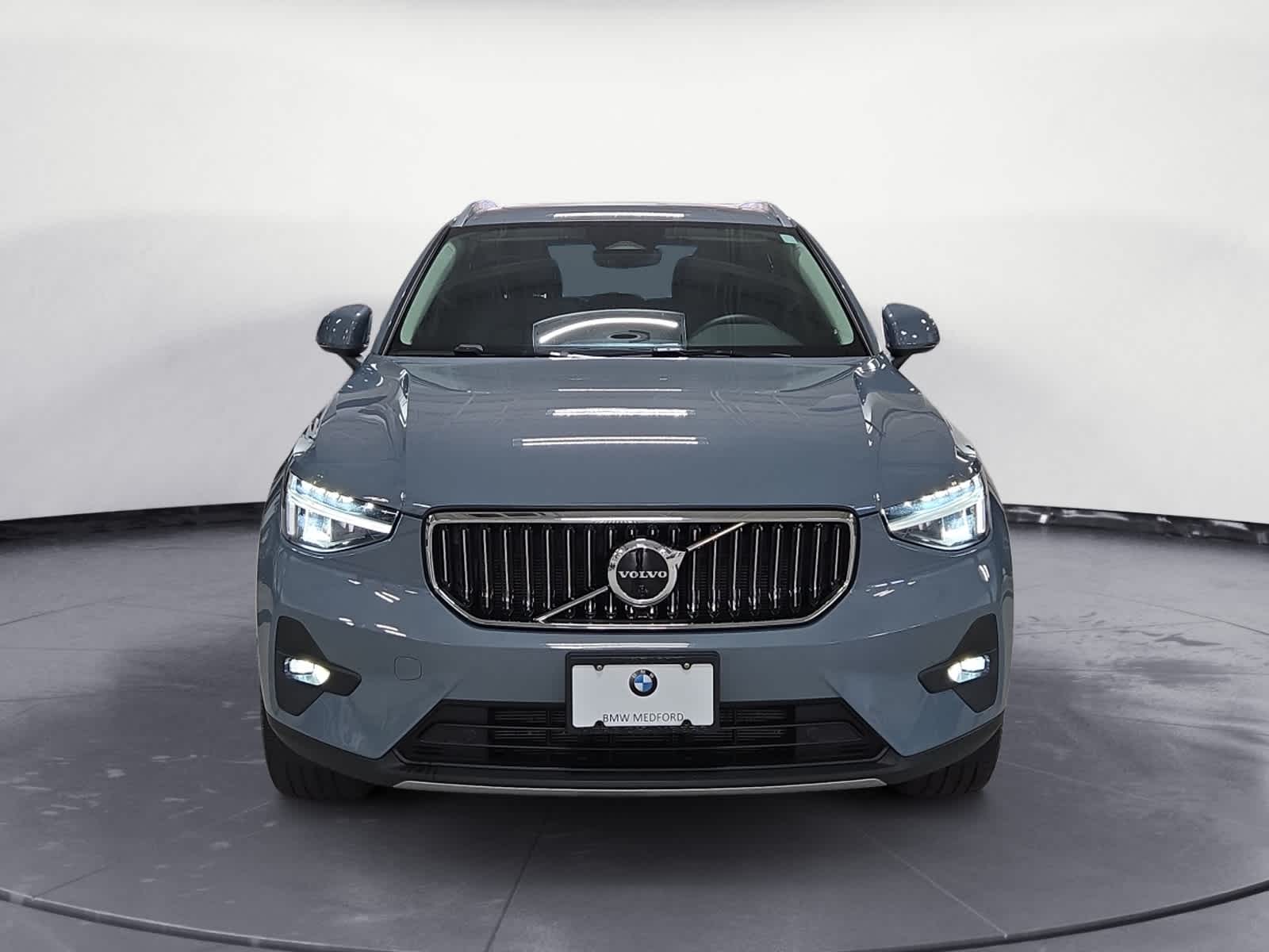 2023 Volvo XC40 Plus photo 2