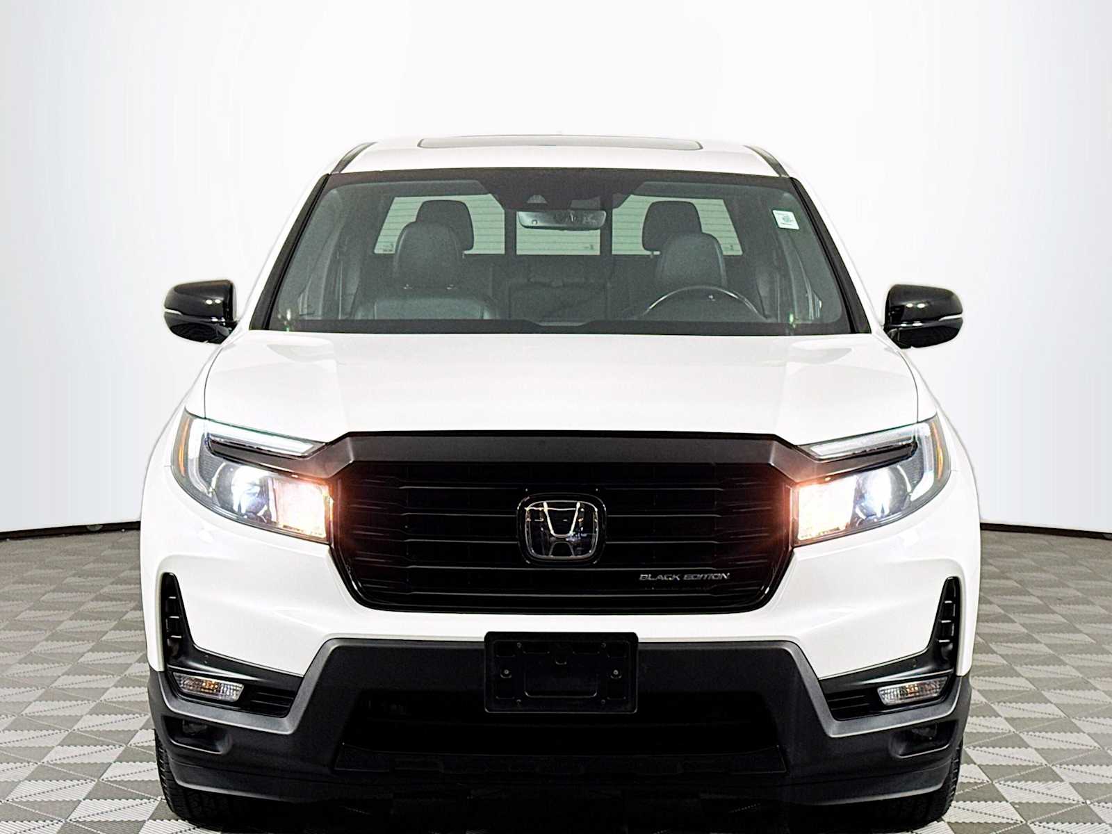 2022 Honda Ridgeline Black Edition photo 2