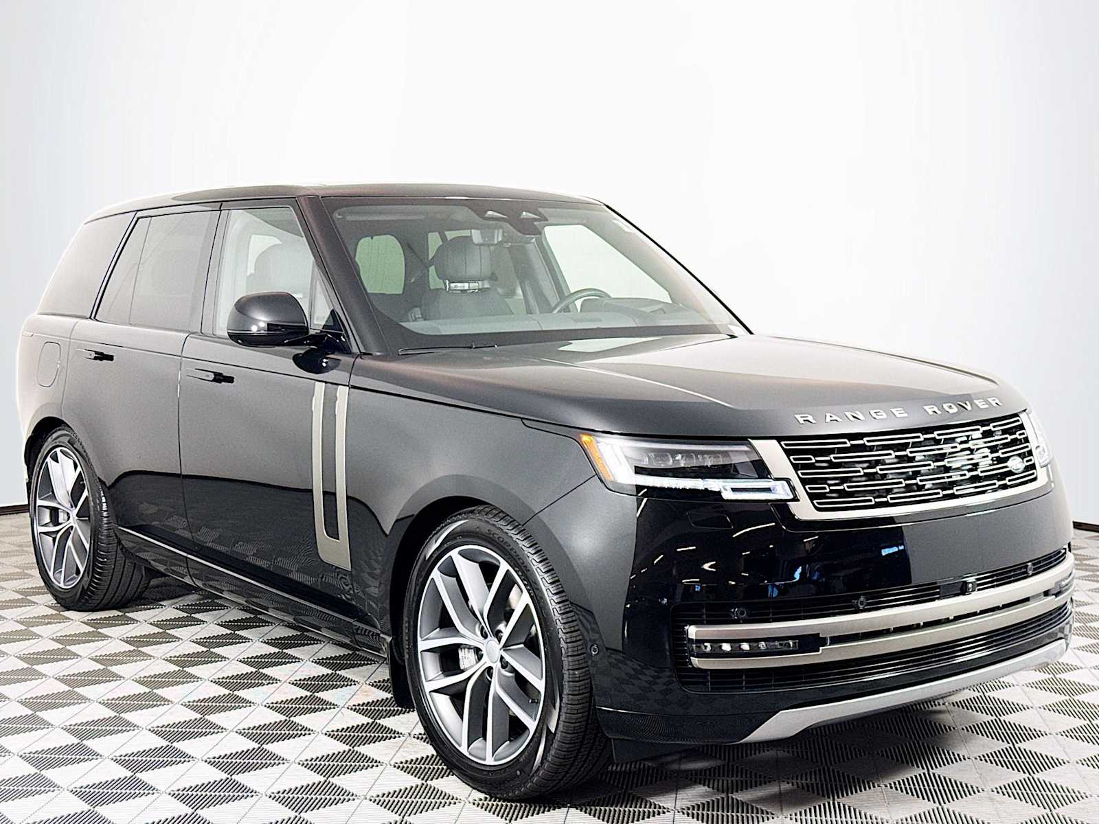 2025 Land Rover Range Rover SE photo 3