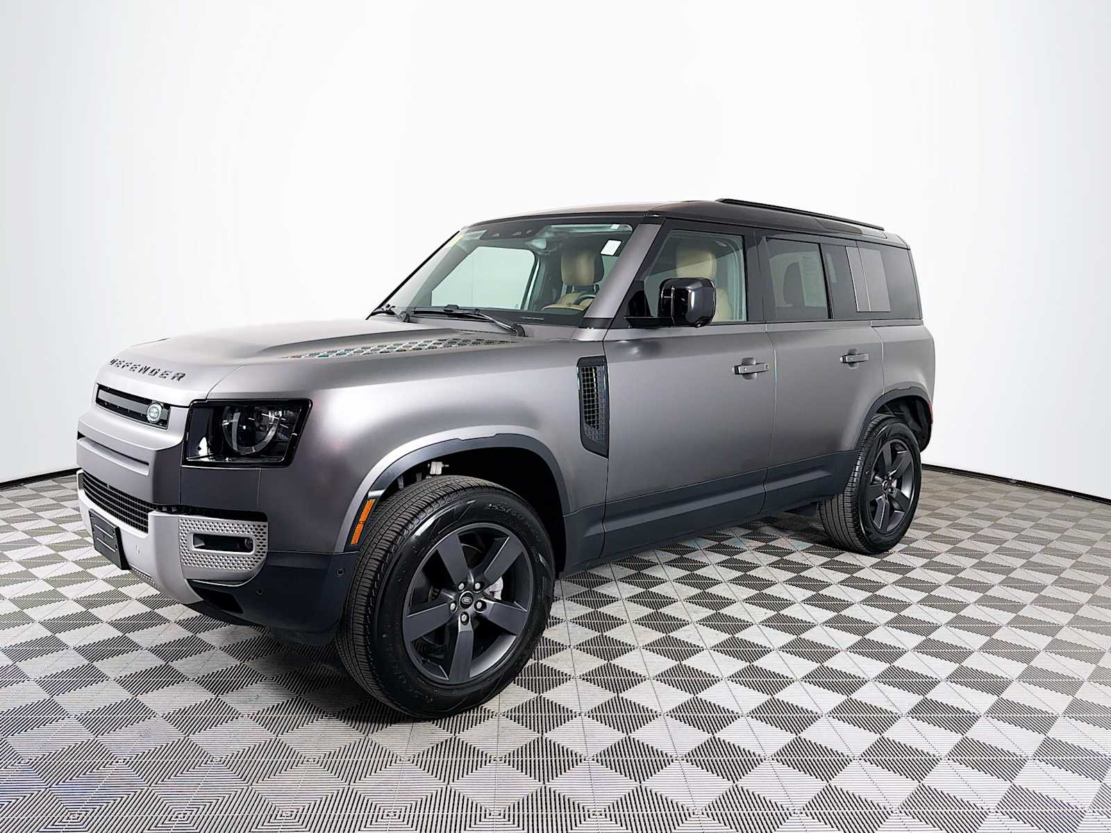 2025 Land Rover Defender 110 S P300's photo