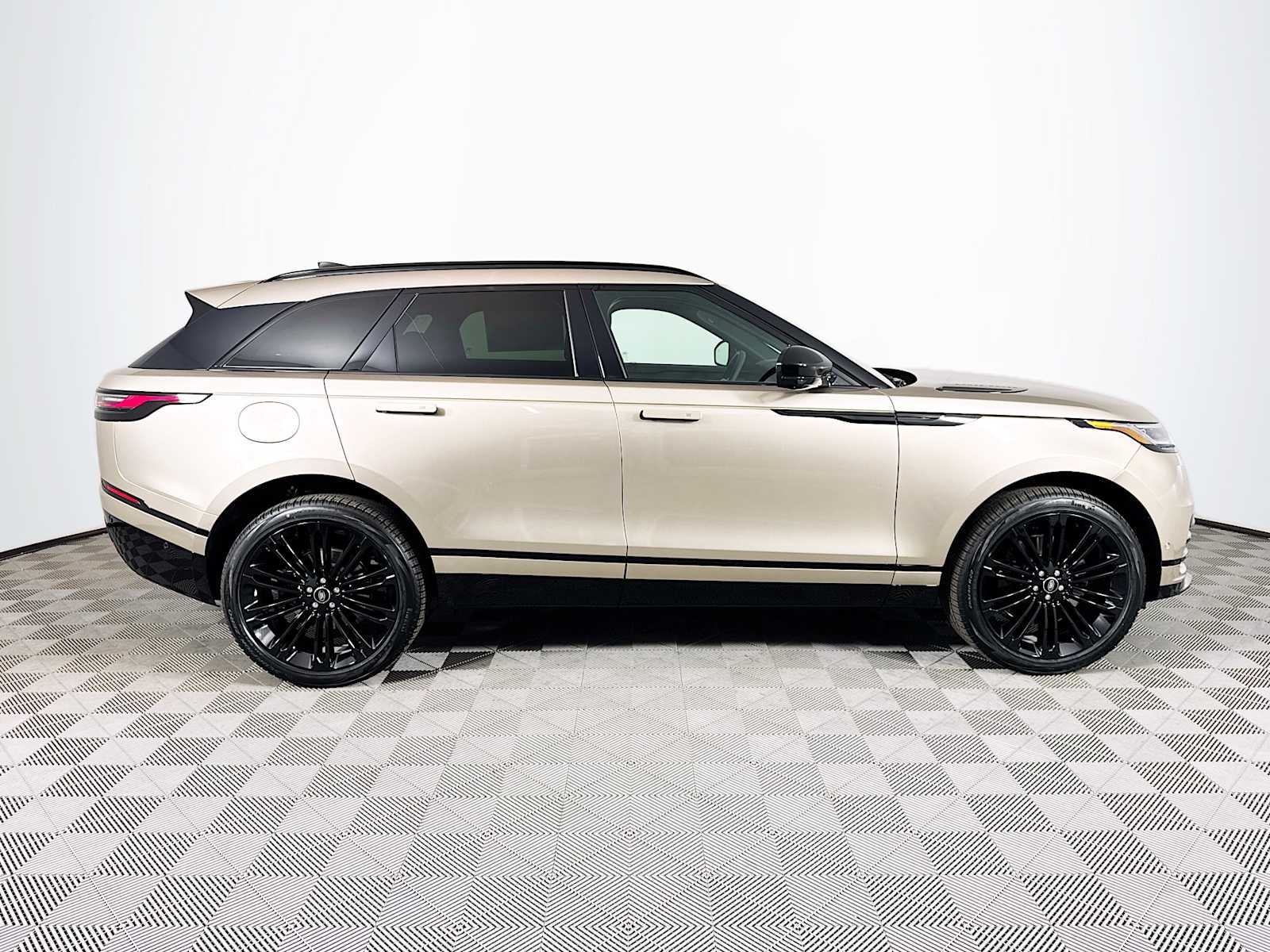 2026 Land Rover Range Rover Velar SE photo 3