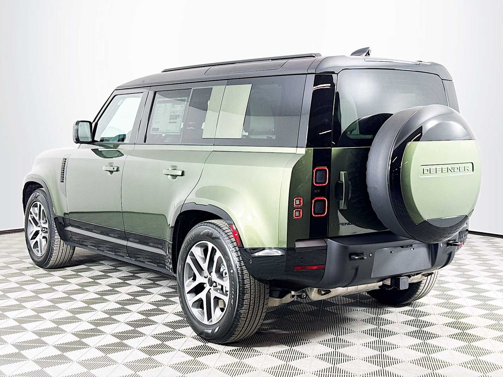 2026 Land Rover Defender X-Dynamic SE - Photo 7