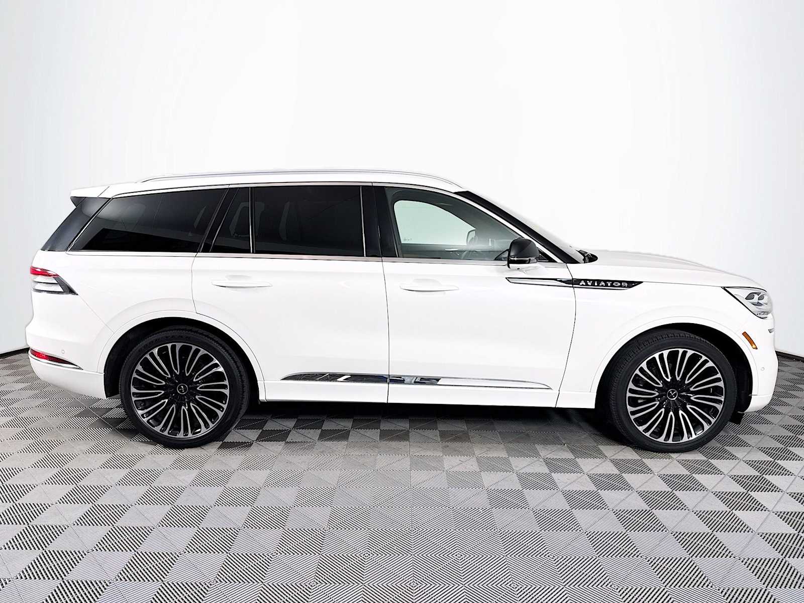 2023 Lincoln Aviator Black Label photo 4