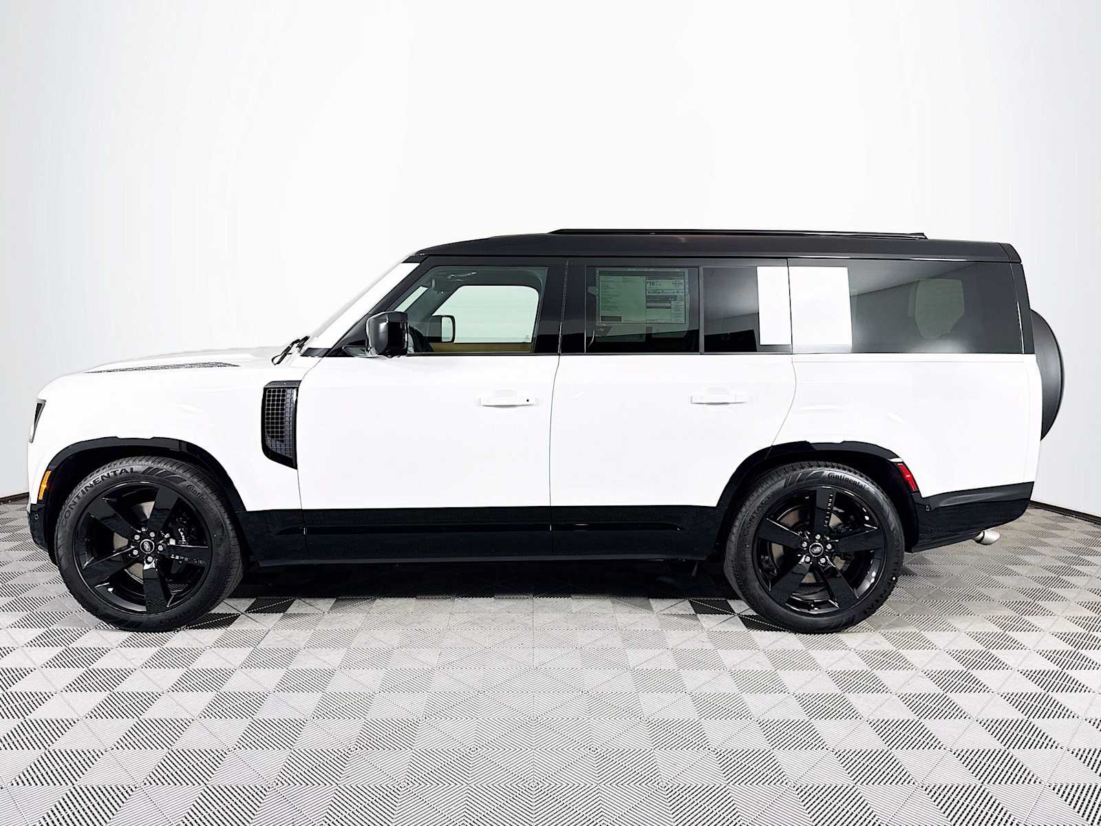 2025 Land Rover Defender V8 - Photo 8