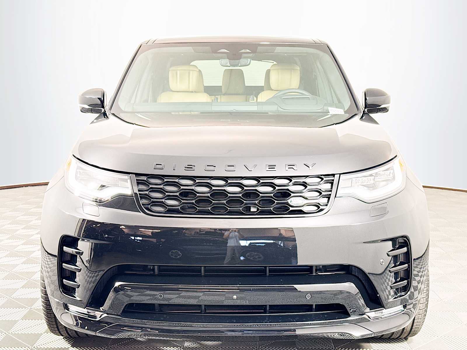 2025 Land Rover Discovery SE photo 2