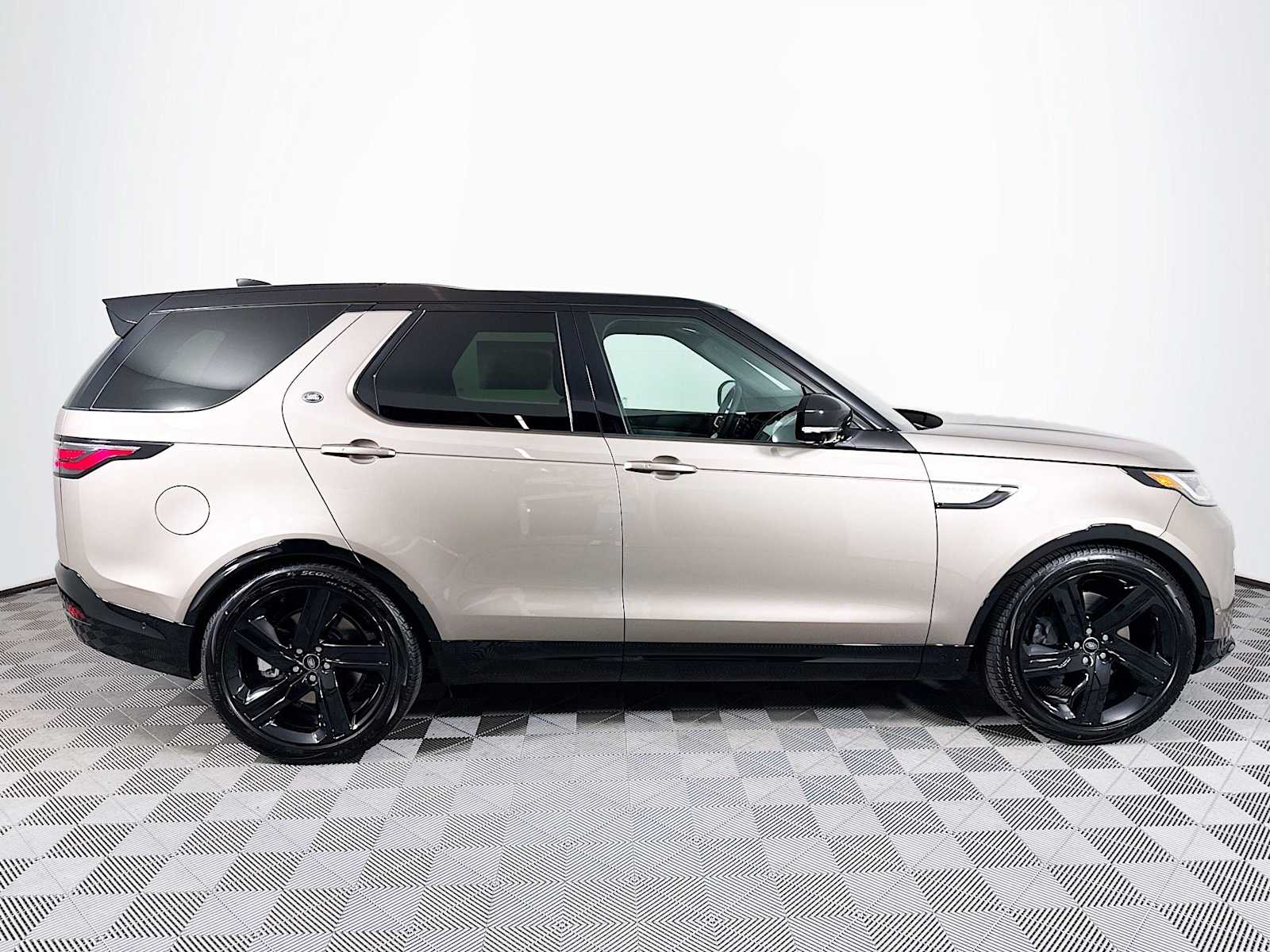 2025 Land Rover Discovery SE photo 4