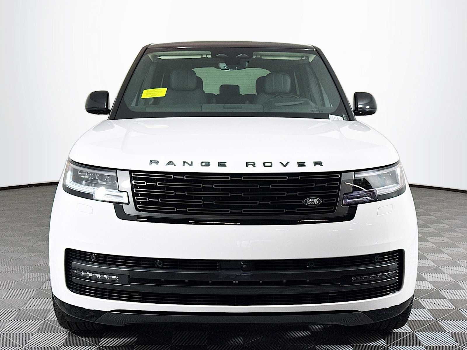 2025 Land Rover Range Rover SE photo 2