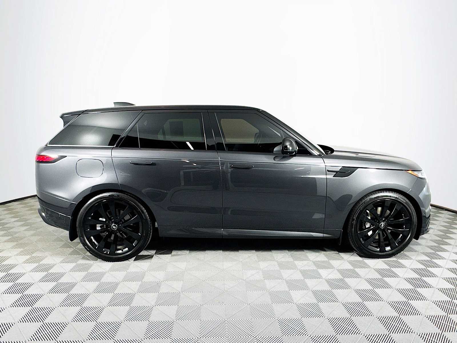 2025 Land Rover Range Rover Sport P400 Dynamic SE photo 4