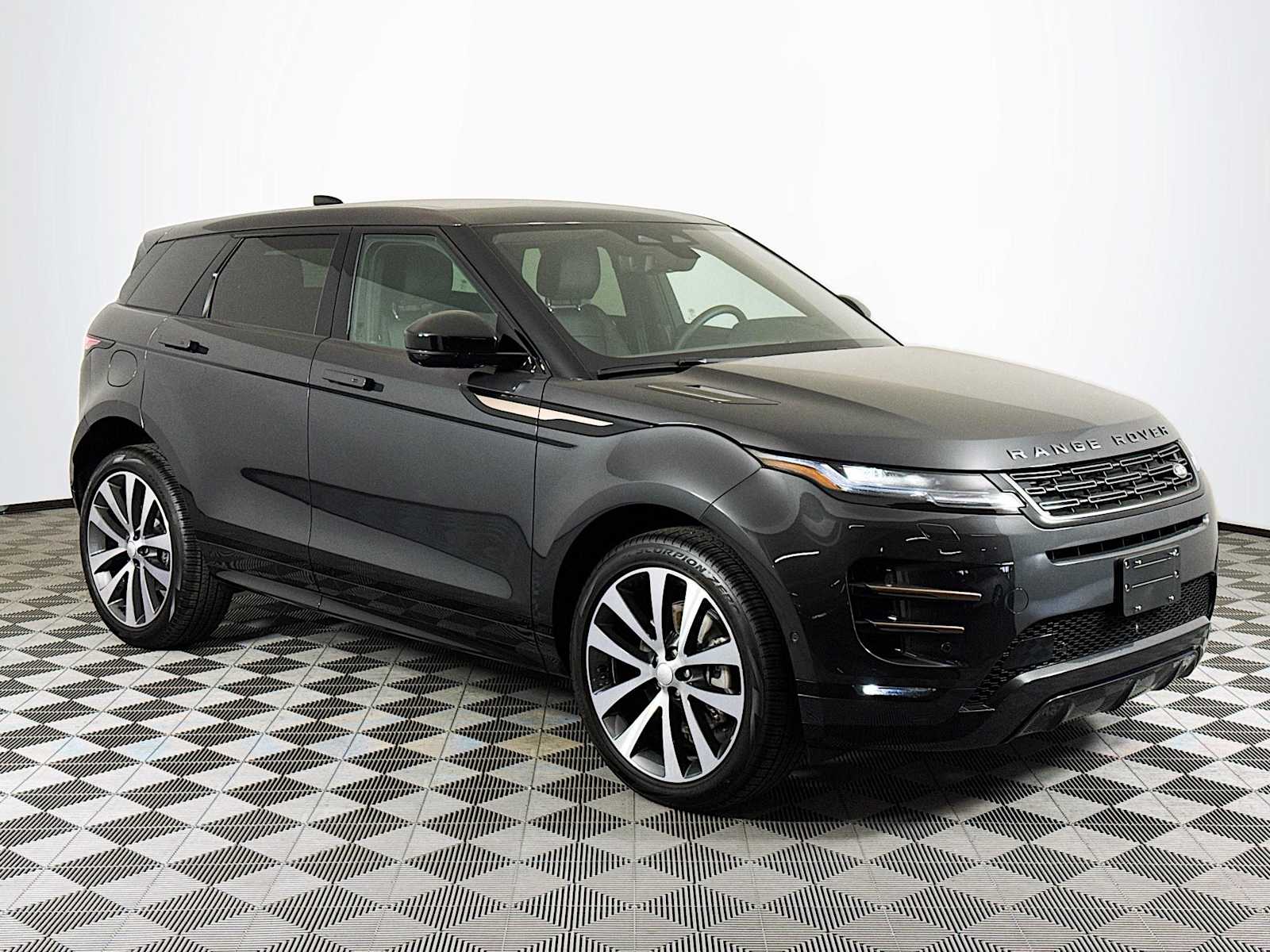 2025 Land Rover Range Rover Evoque Dynamic SE photo 3