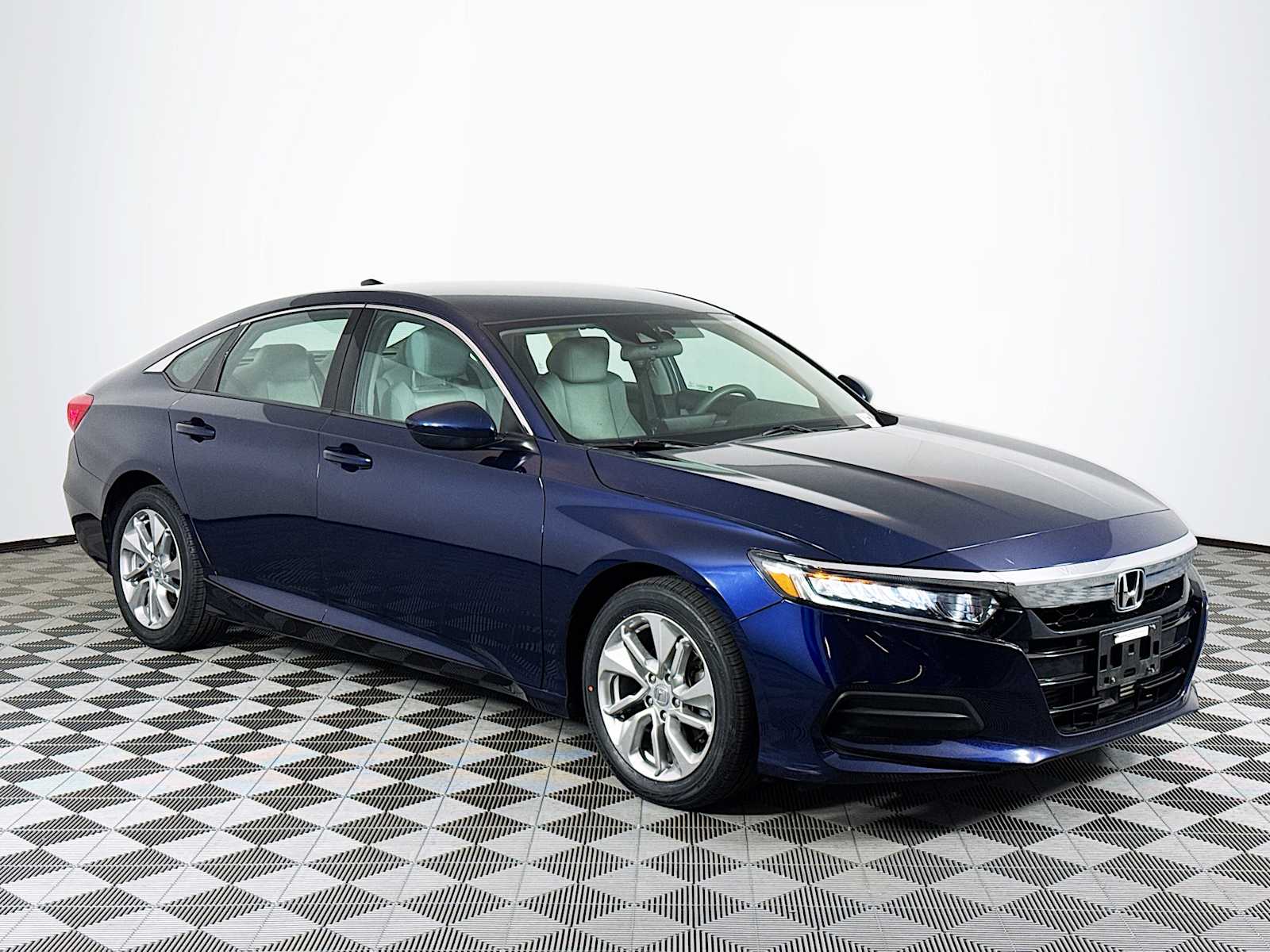 2018 Honda Accord LX 1.5T photo 3
