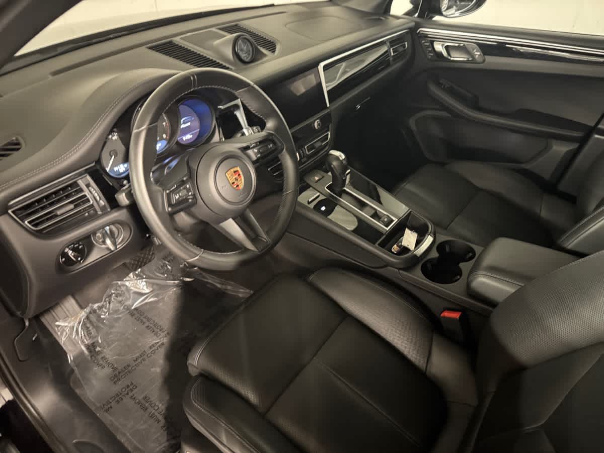 2024 Porsche Macan T photo 4