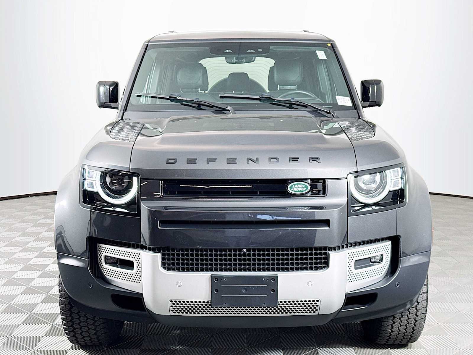 2024 Land Rover Defender 110 S photo 2