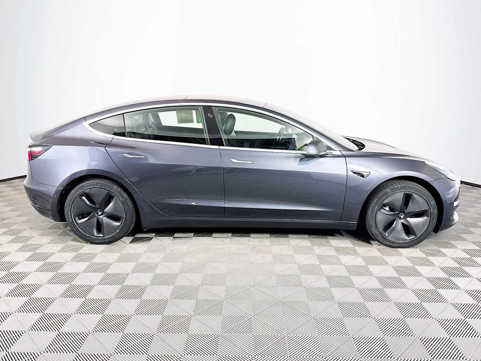 2018 Tesla Model 3 Long Range photo 4