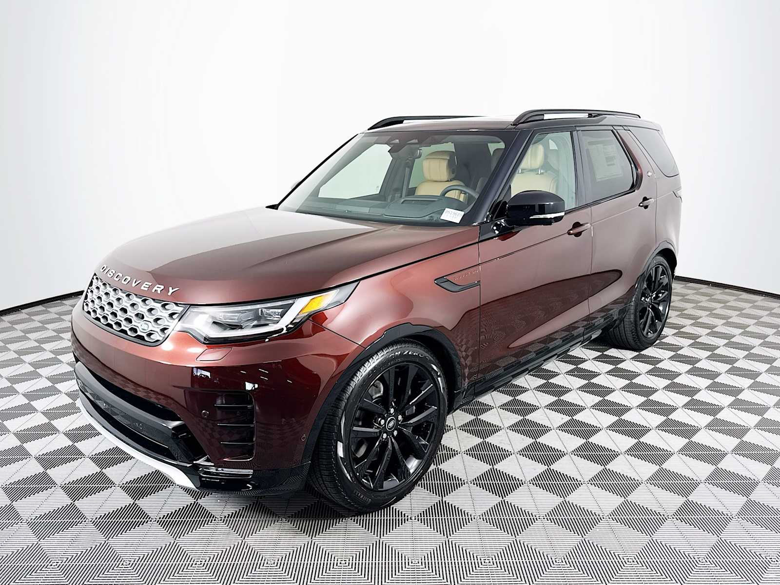 2026 Land Rover Discovery Gemini Edition's photo