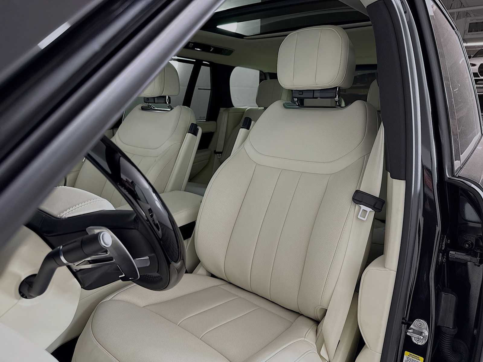 2026 Land Rover Range Rover SE - Photo 11