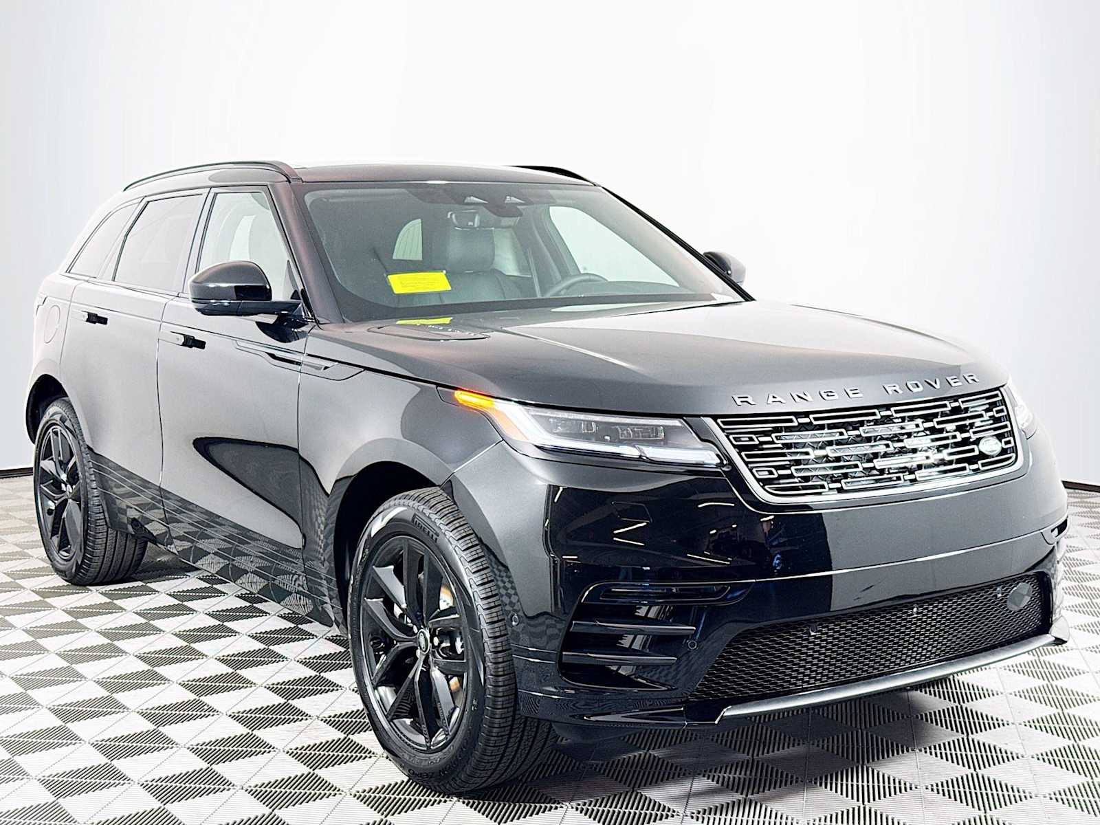 2026 Land Rover Range Rover Velar SE photo 3