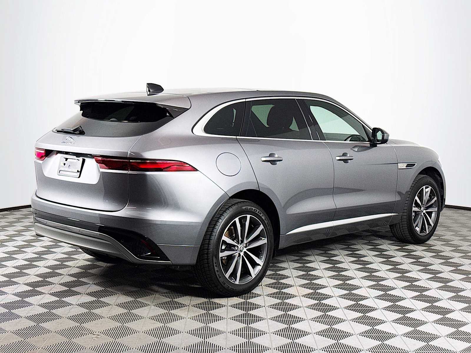 2025 Jaguar F-PACE P250 R-Dynamic S photo 3