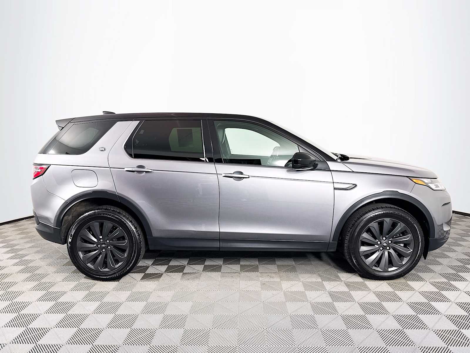 2022 Land Rover Discovery Sport S photo 4