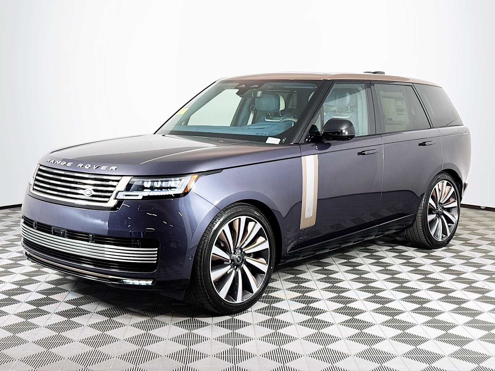 2025 Land Rover Range Rover SV's photo
