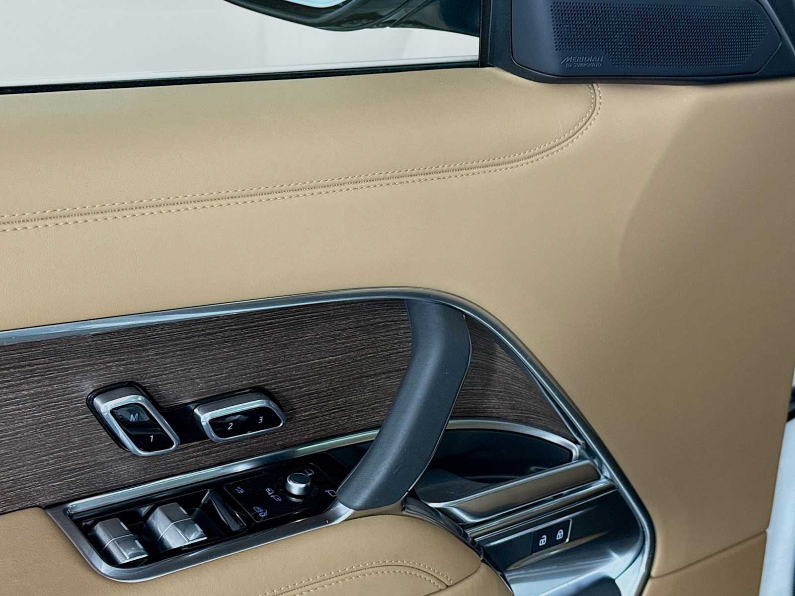 2025 Land Rover Range Rover SE - Photo 31