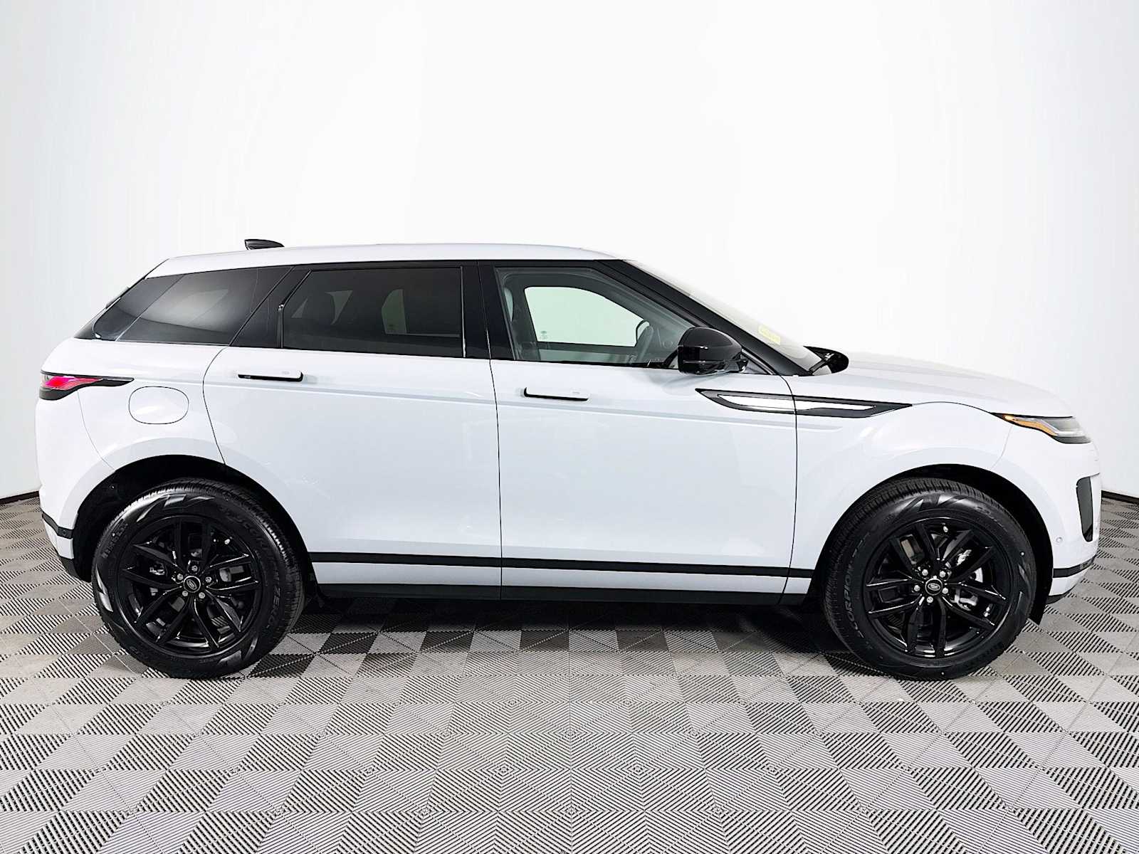 2026 Land Rover Range Rover Evoque S photo 4