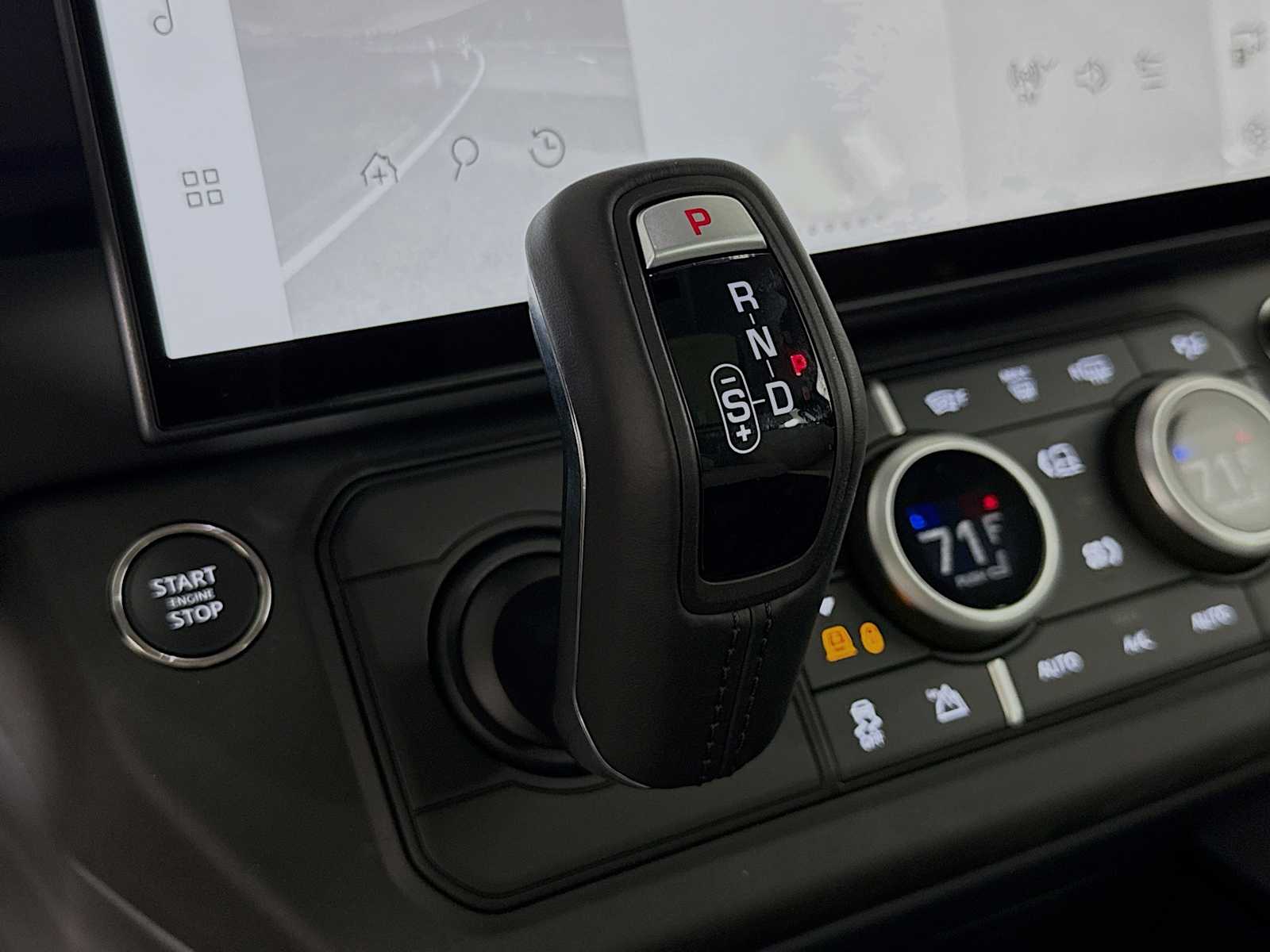 2026 Land Rover Defender X-Dynamic SE - Photo 17