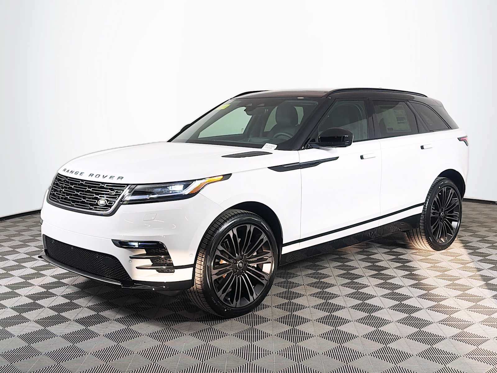 2026 Land Rover Range Rover Velar P400 Dynamic SE's photo