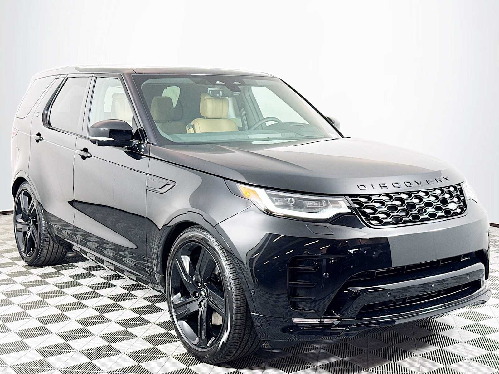 2025 Land Rover Discovery SE photo 3