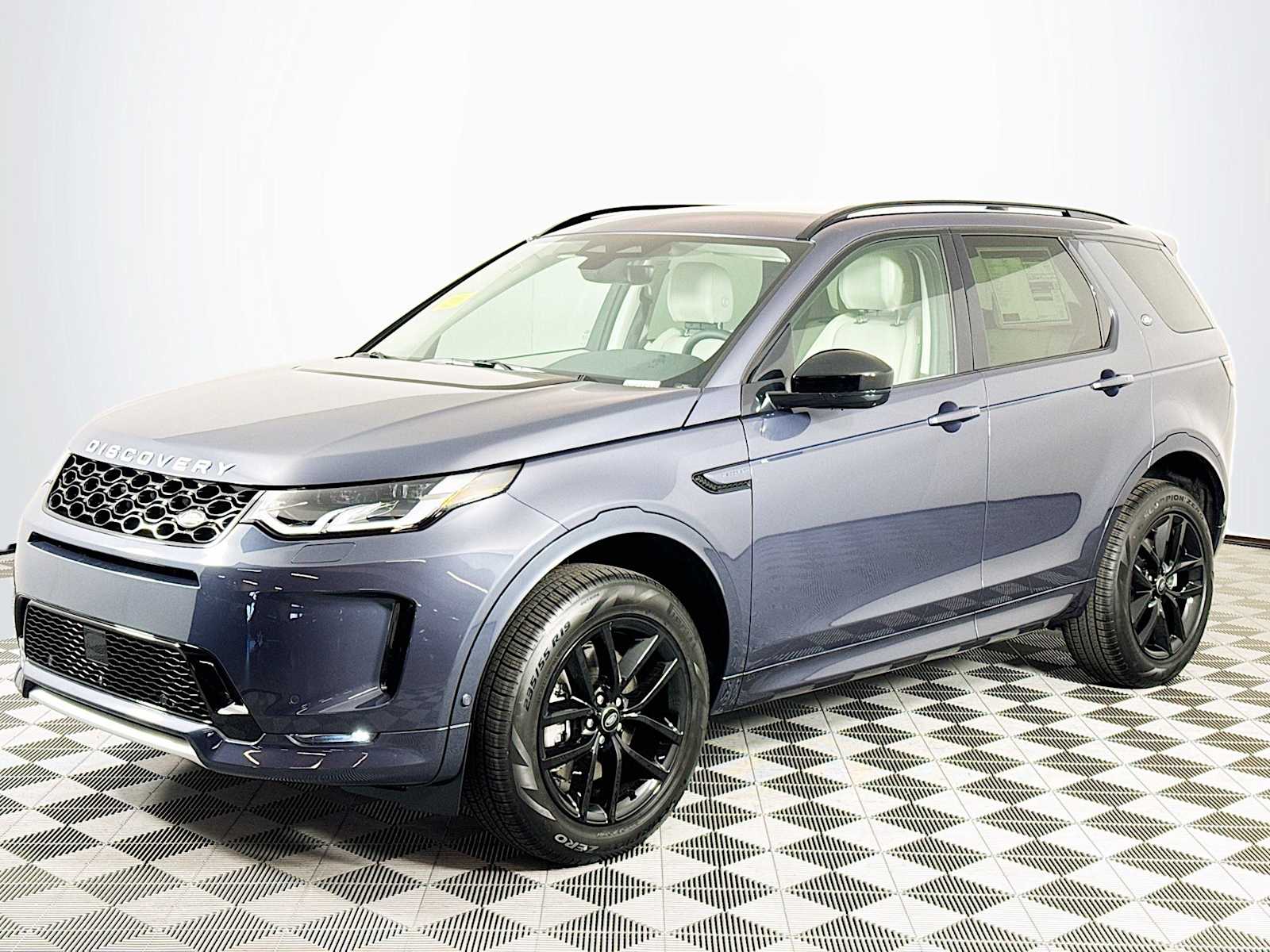 2025 Land Rover Discovery Sport S's photo