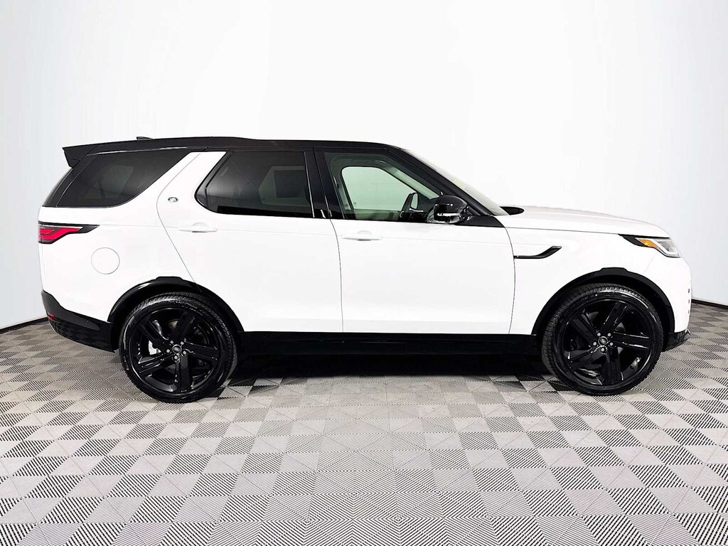 New 2025 Land Rover Discovery Dynamic SE SUV