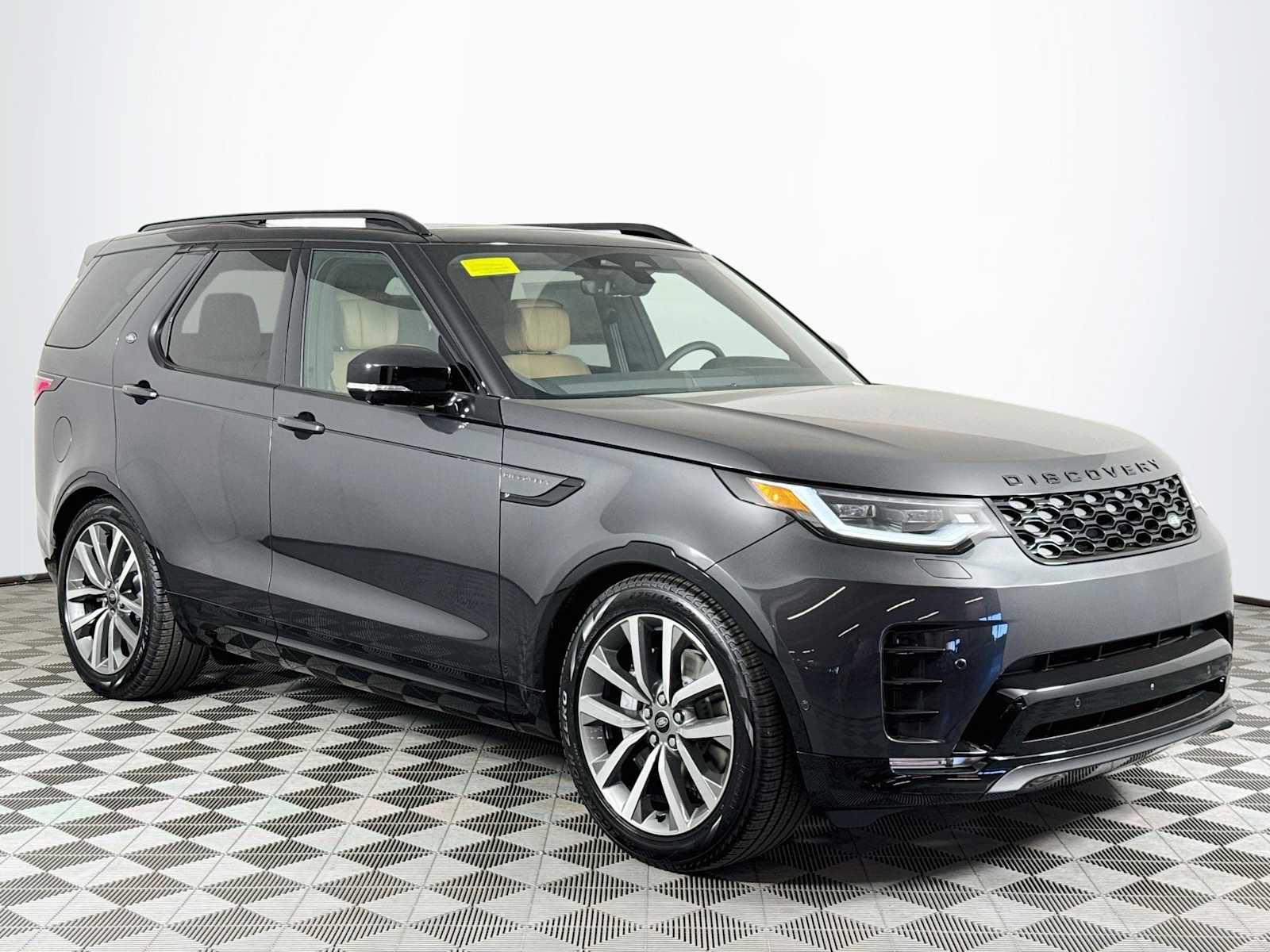 New 2026 Land Rover Discovery Dynamic SE SUV