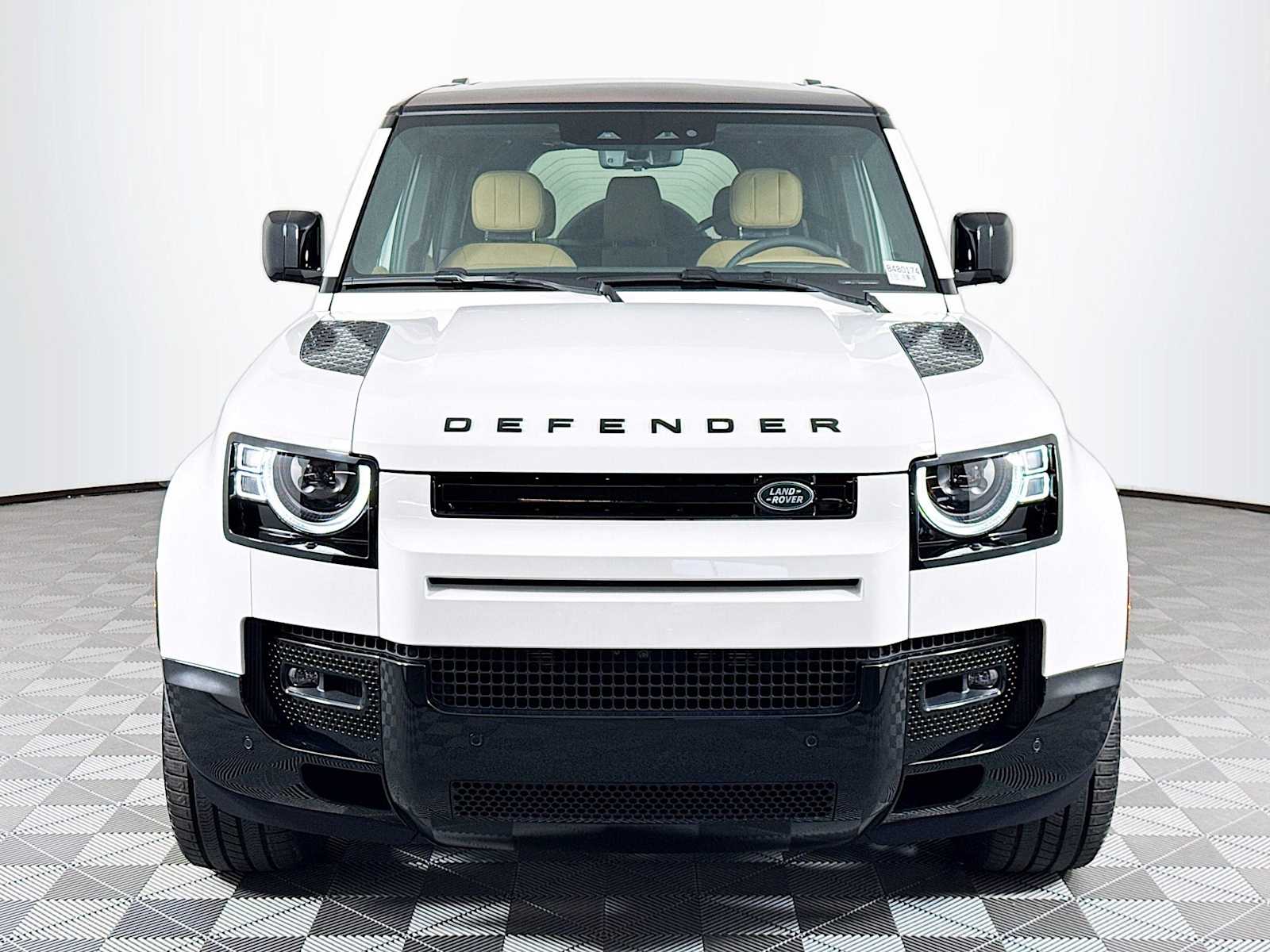 2025 Land Rover Defender V8 - Photo 2
