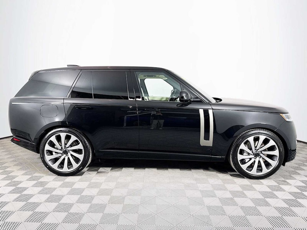 New 2026 Land Rover Range Rover SE SUV