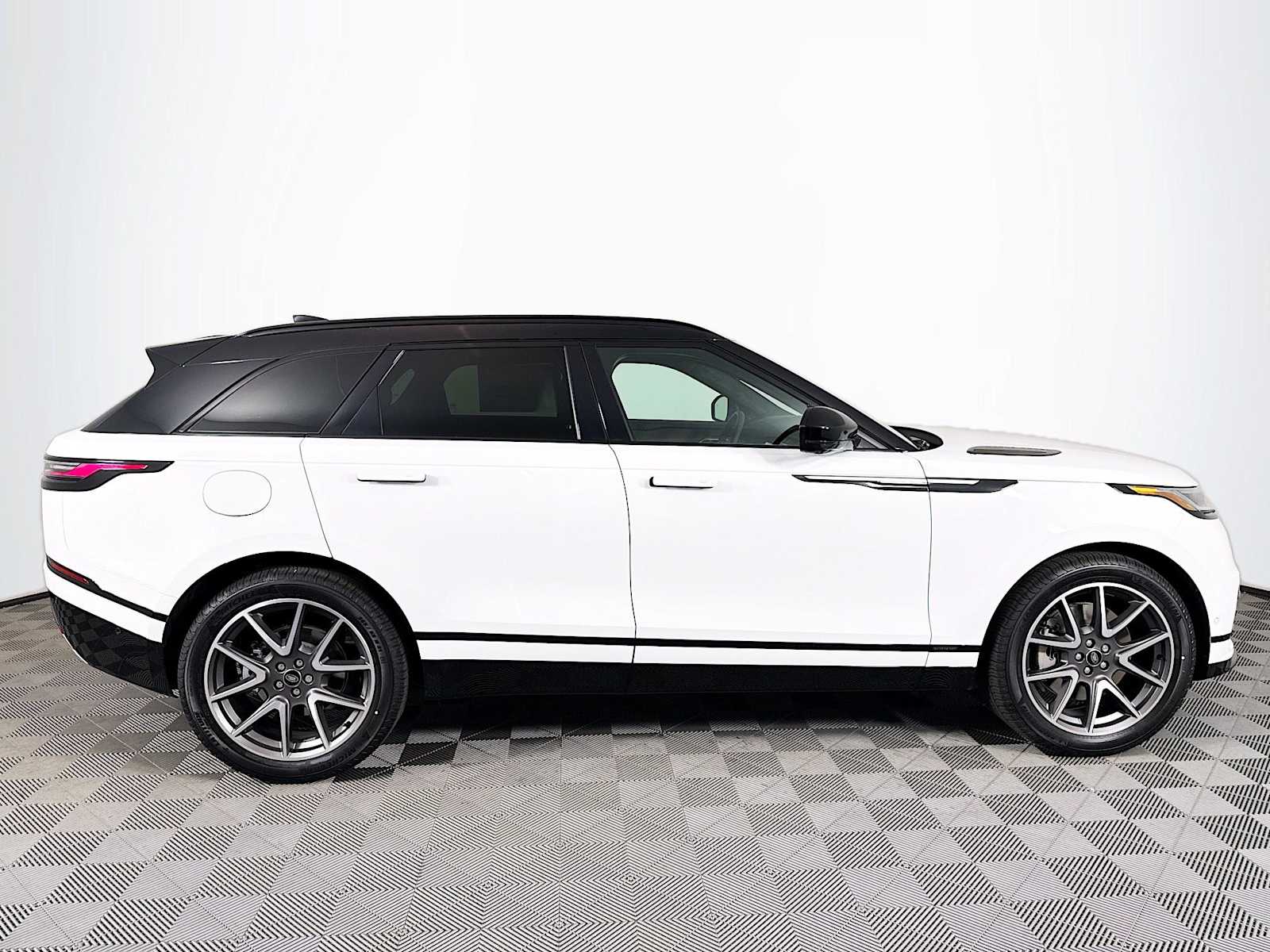 2026 Land Rover Range Rover Velar P400 Autobiography photo 4
