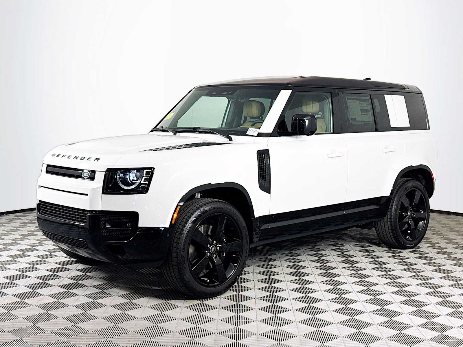 2025 Land Rover Defender V8's photo