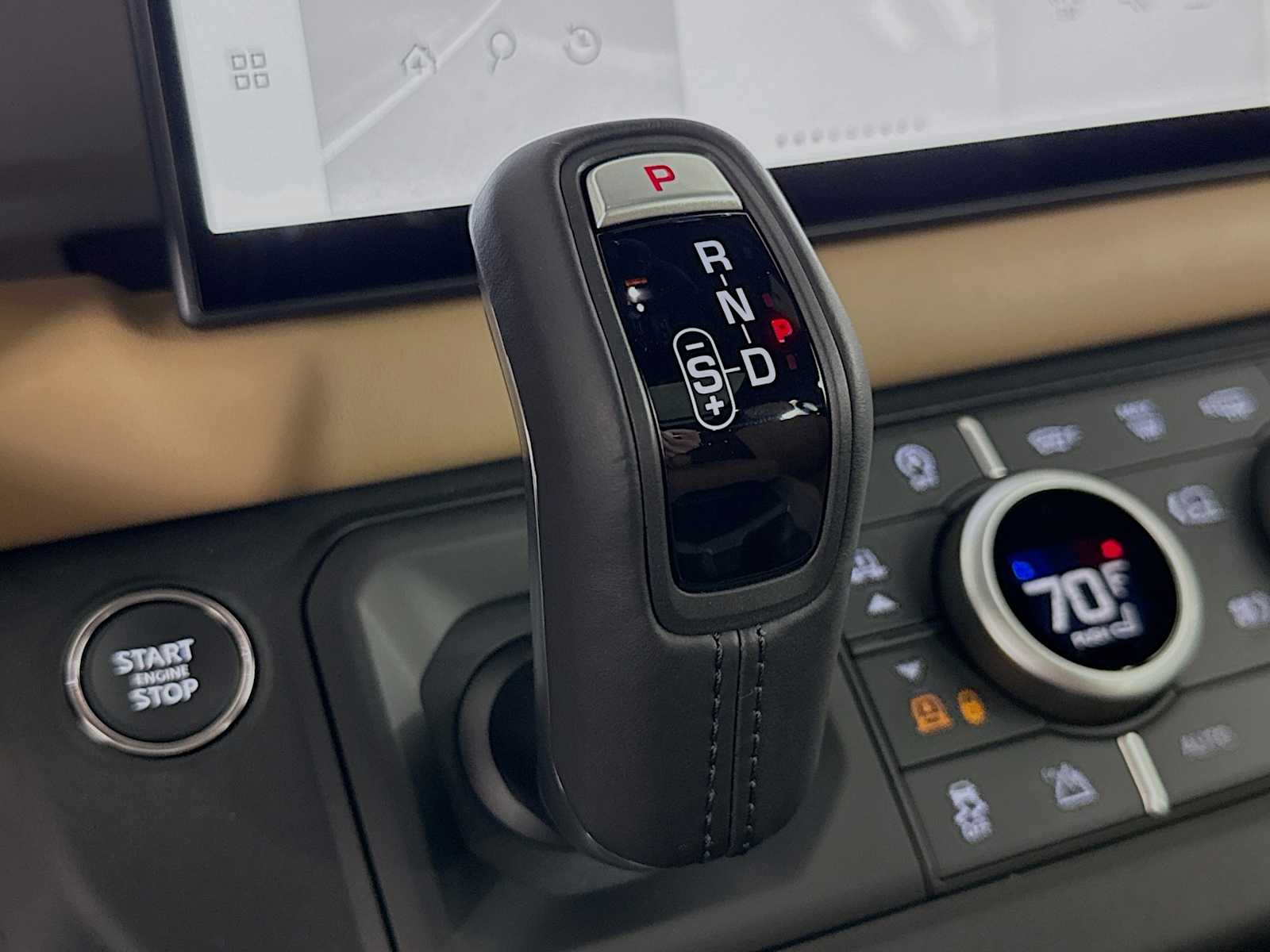 2025 Land Rover Defender V8 - Photo 17