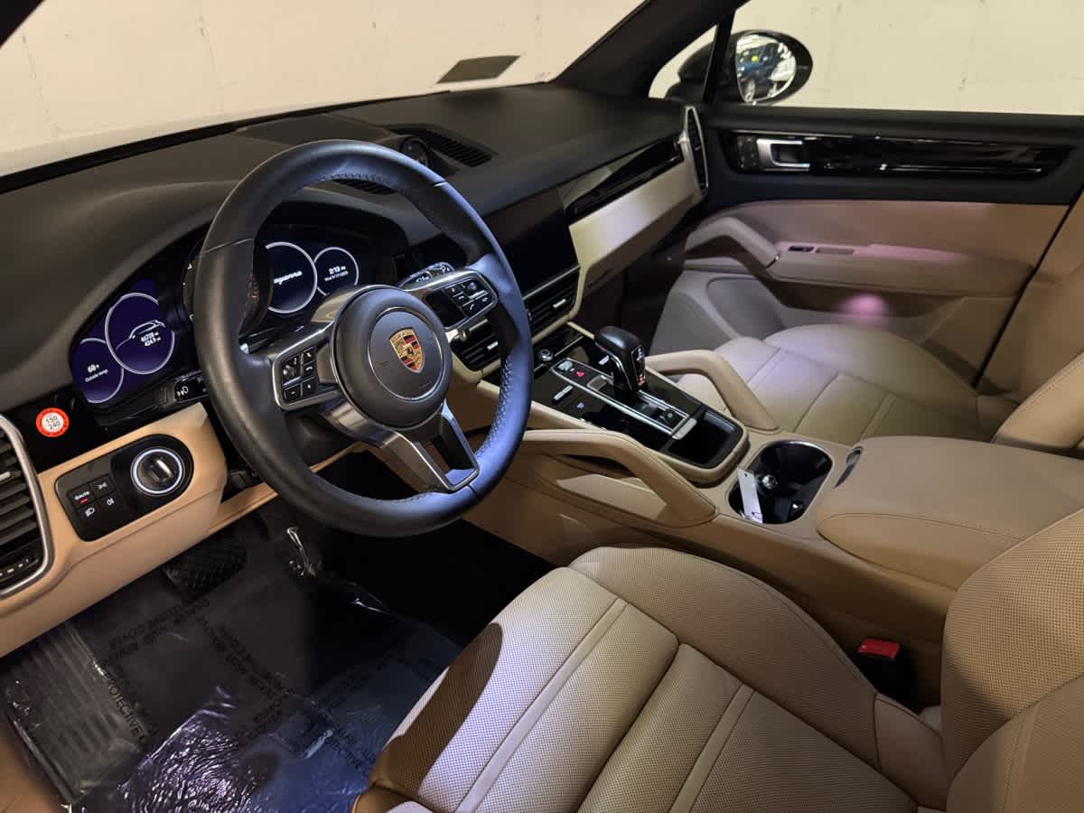 2023 Porsche Cayenne Platinum Edition photo 4