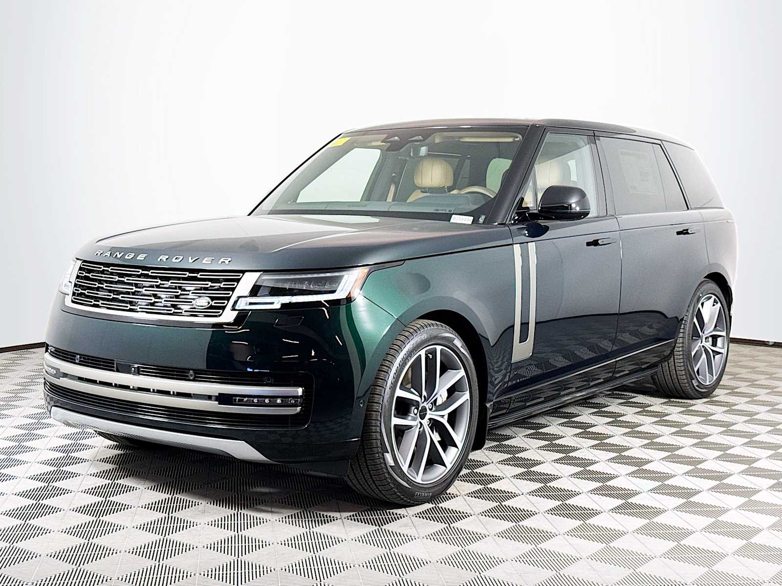 2026 Land Rover Range Rover 4.4 SE LWB 7's photo