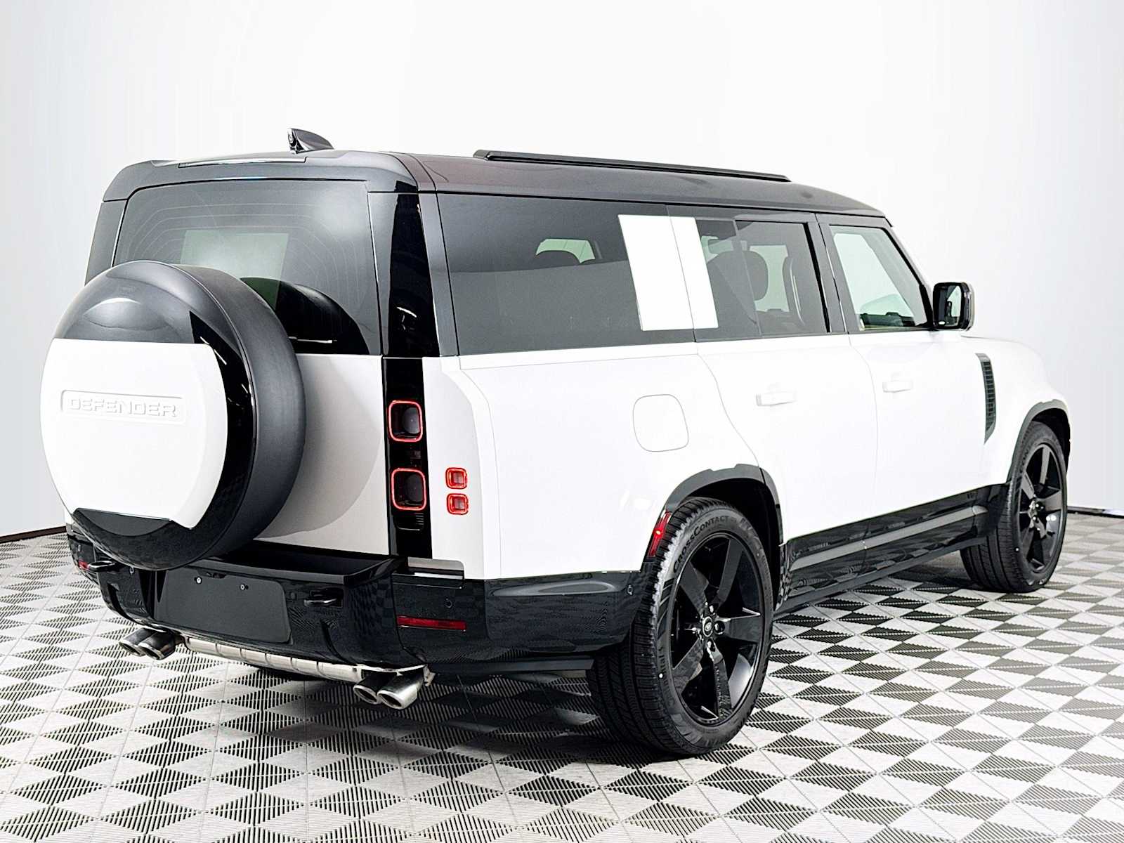 2025 Land Rover Defender V8 - Photo 5