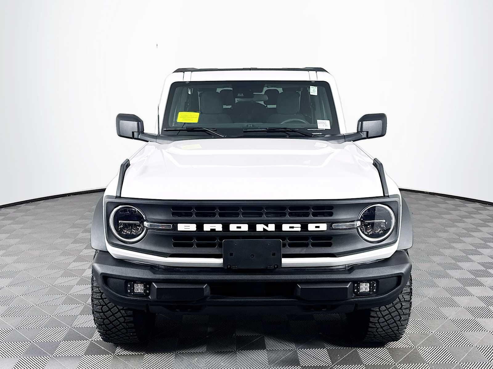 2023 Ford Bronco Base photo 2