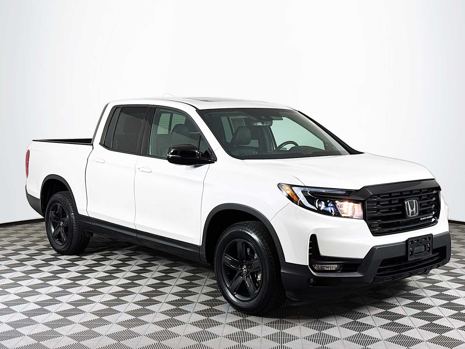 2022 Honda Ridgeline Black Edition photo 3