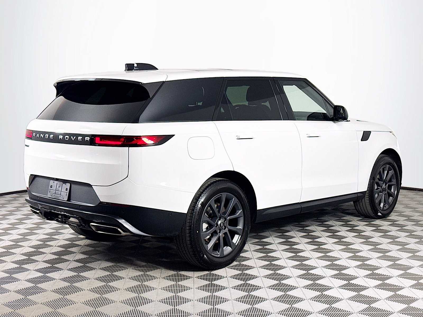 2025 Land Rover Range Rover Sport P360 S photo 3