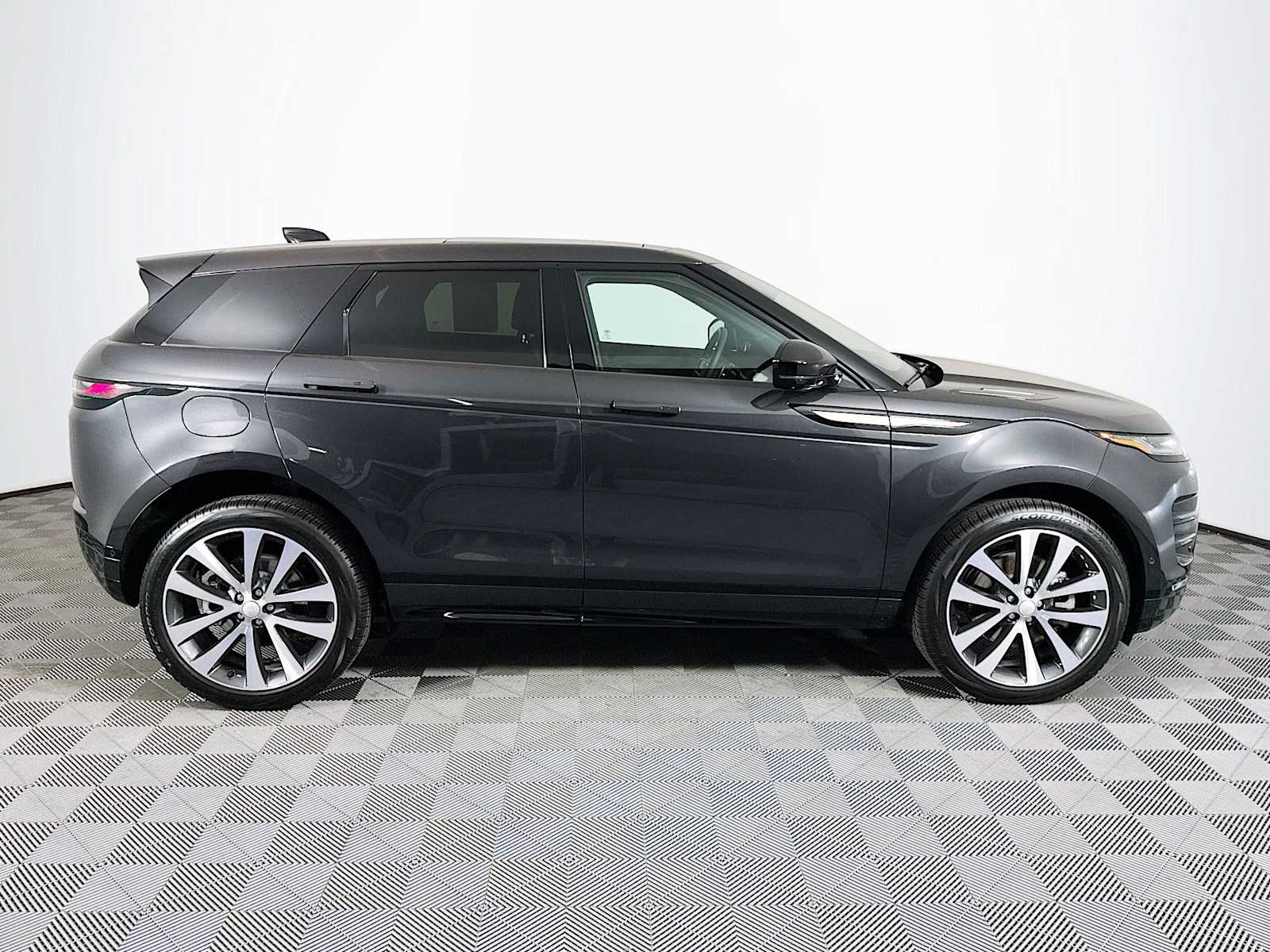 2025 Land Rover Range Rover Evoque Dynamic SE photo 4