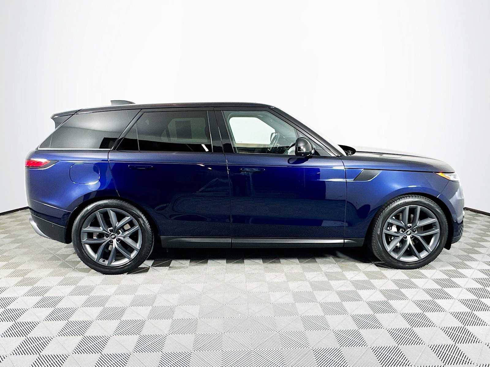 2023 Land Rover Range Rover Sport SE photo 2