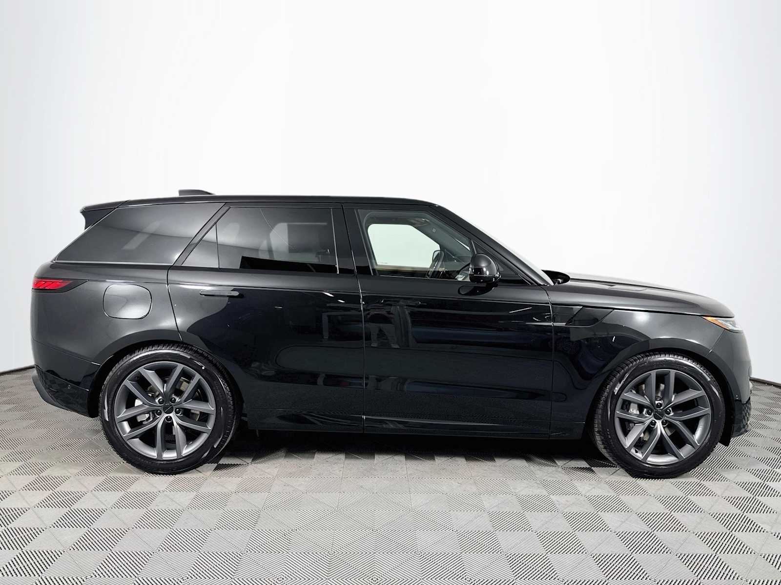 New 2027 Land Rover Range Rover Sport Dynamic SE P400 SUV