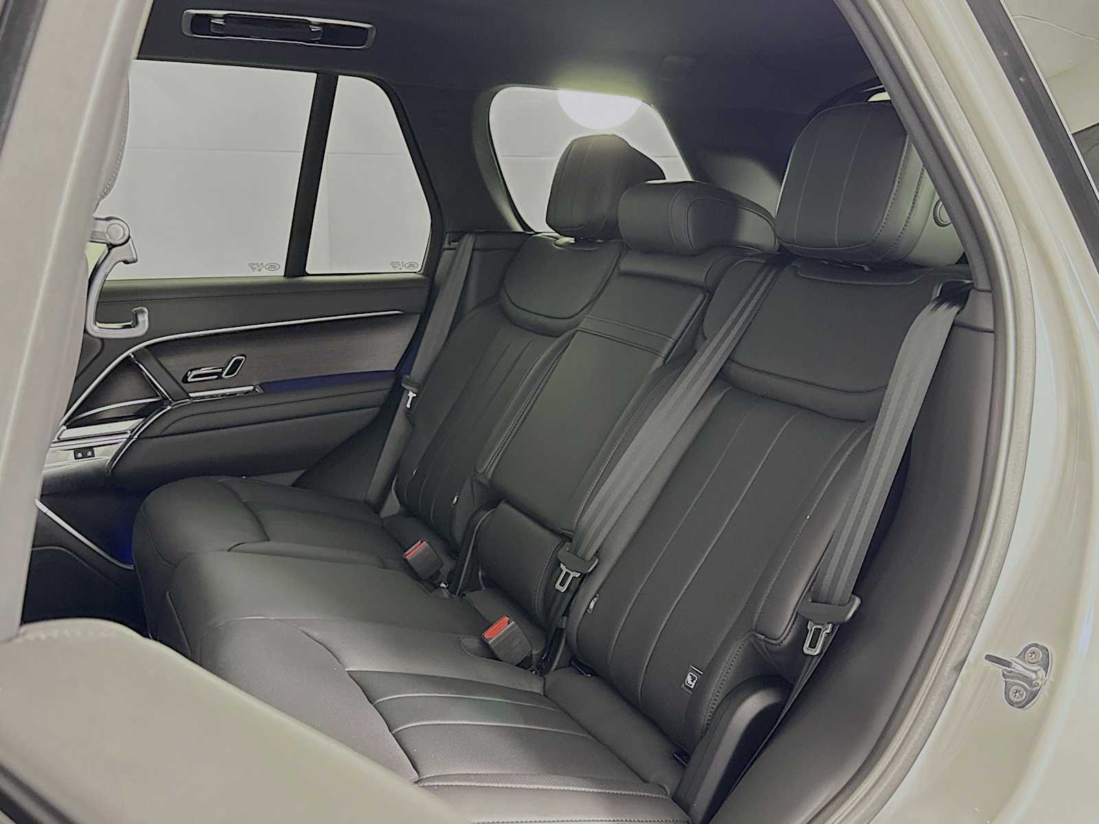 2026 Land Rover Range Rover SE - Photo 23