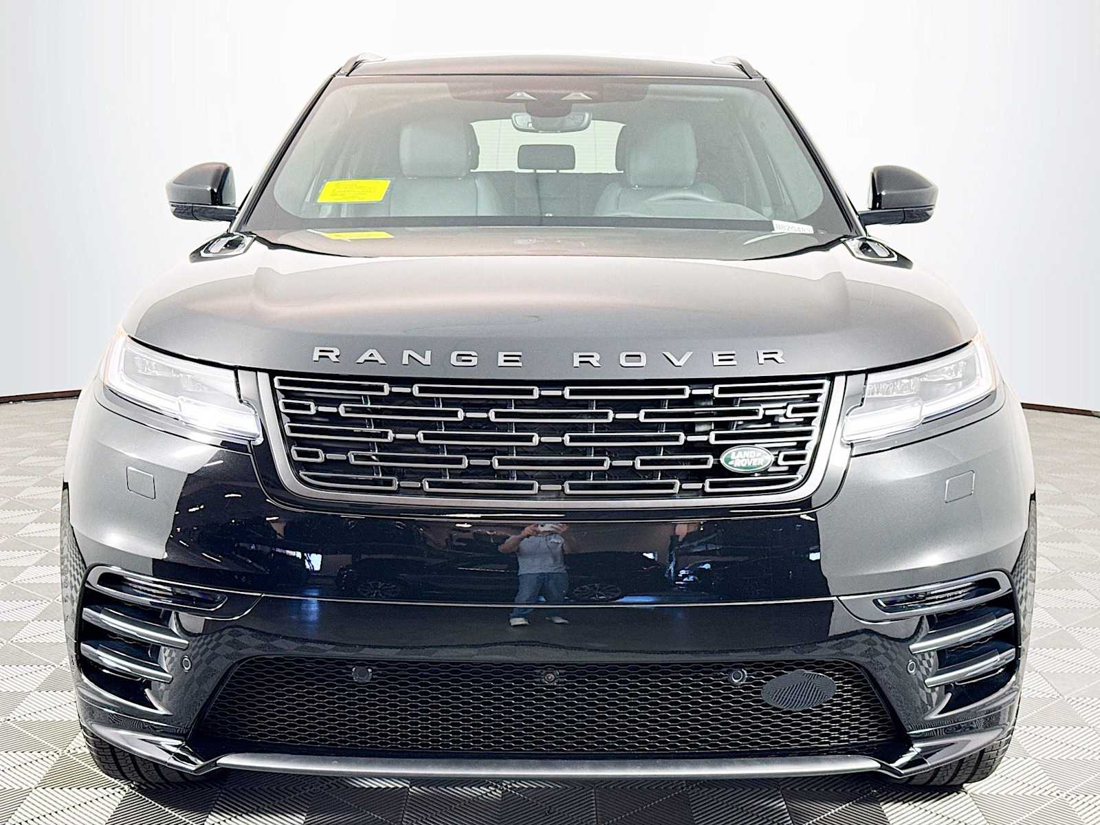 2026 Land Rover Range Rover Velar SE photo 2