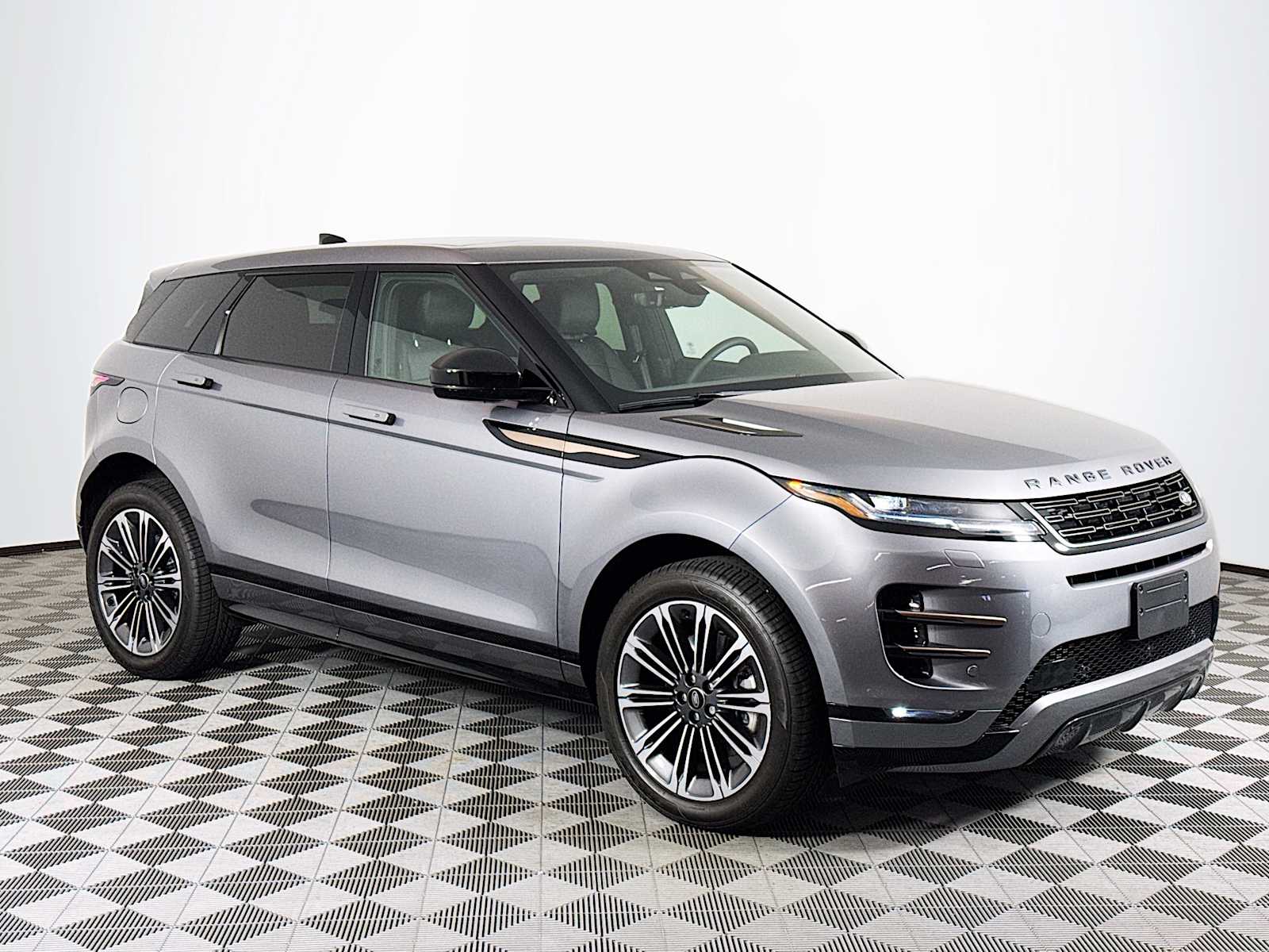 2024 Land Rover Range Rover Evoque Dynamic SE photo 3